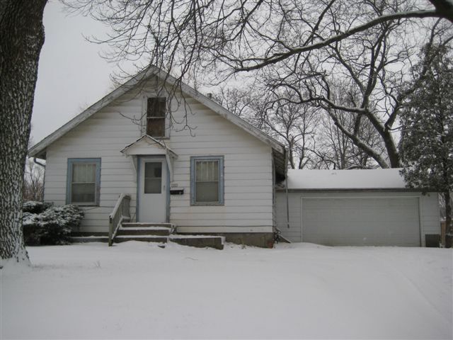 Primary Photo - 2 Bedroom House w/2 Car Garage