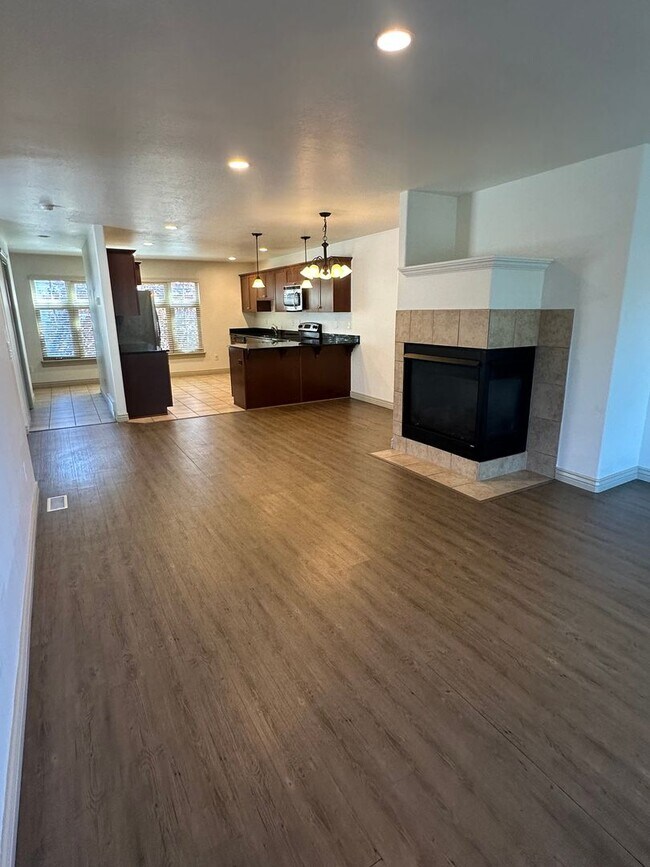 Photo - GET $1000 OFF THE FIRST MONTHS RENT!!! Townhome