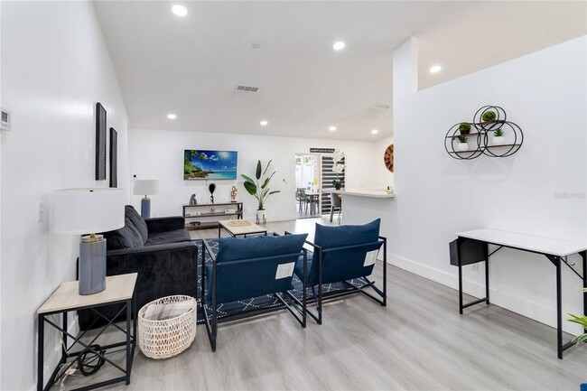 Foto del edificio - 7803 Laurel Oak Ln