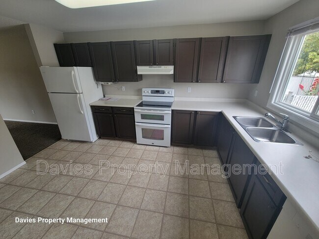 Photo du bâtiment - 16439-16115 115 St NW