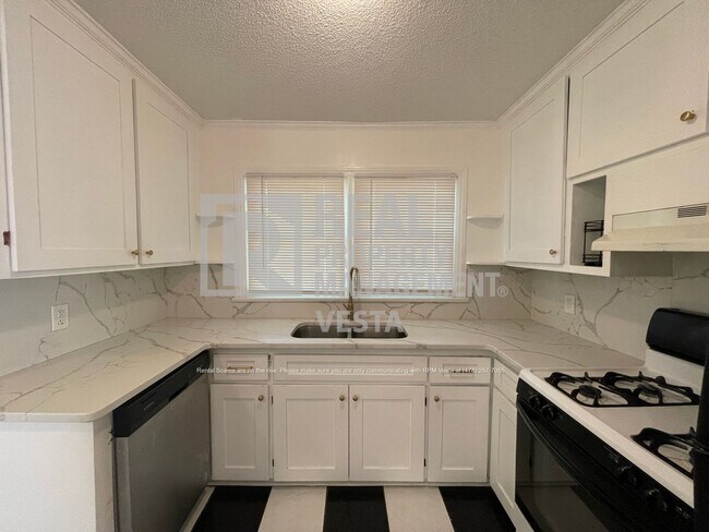 Foto del edificio - Stunning Three Bedroom Home in North Macon...
