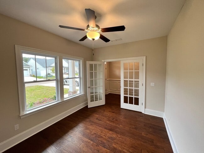Foto del edificio - 843 Avery Park Dr