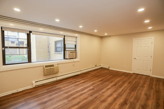 Building Photo - 9016 Lamon Ave