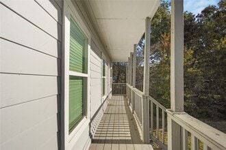 Building Photo - 819 S Oak St