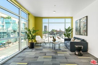 Foto del edificio - 325 N 1st St