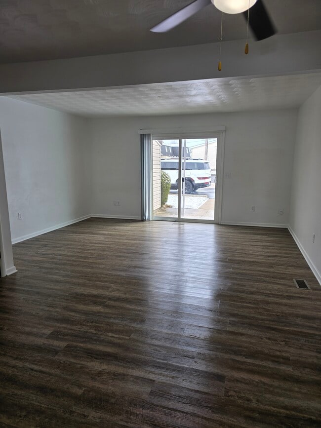 Building Photo - 162 Chris Drive