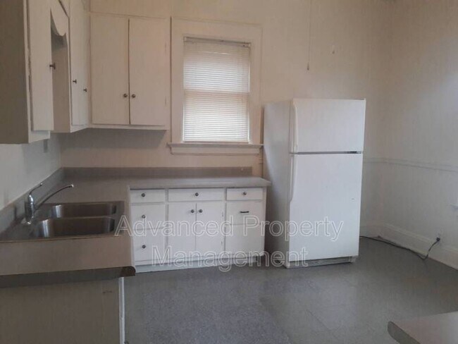 Foto del edificio - 3225-27 W McKinley Blvd