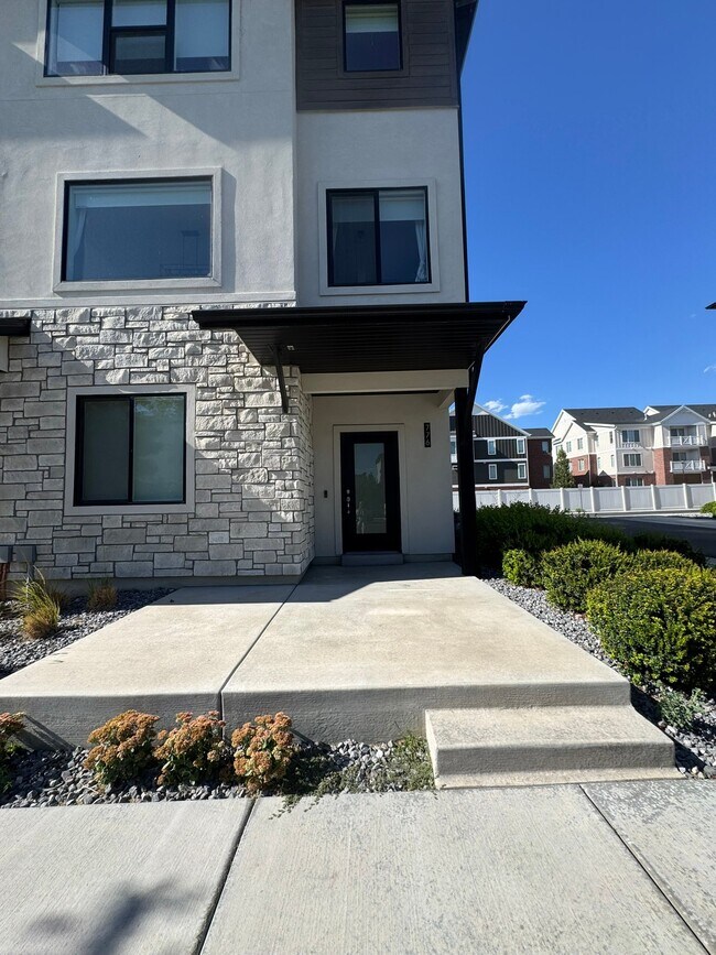 Building Photo - 776 W Bronze Leaf Rd