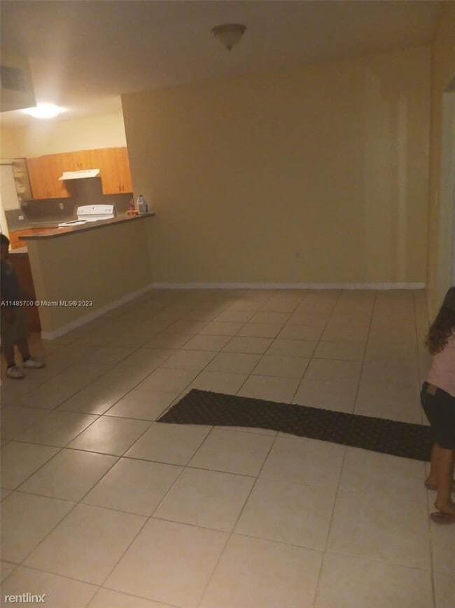 Building Photo - 3 br, 2.5 bath House - 924 SW 6th Ct # 0