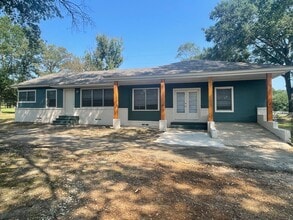 Building Photo - 207 SE Stallings Dr