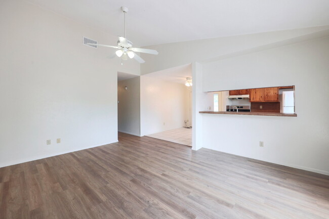 Foto del edificio - Adorable 3-Bedroom Duplex in Prime Austin ...