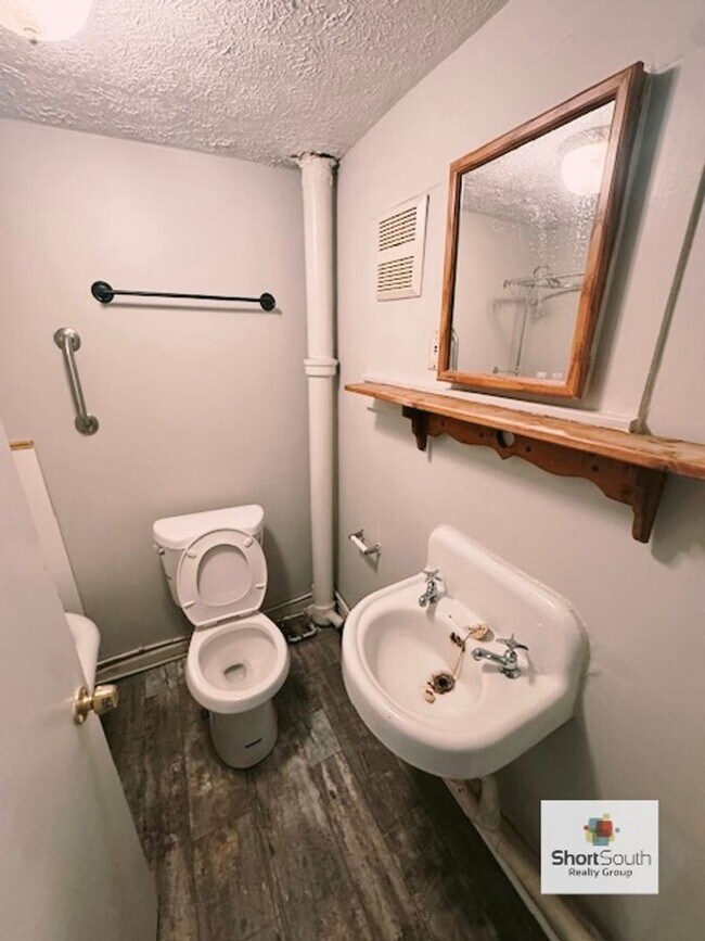 Foto del edificio - 339 E St Joseph St