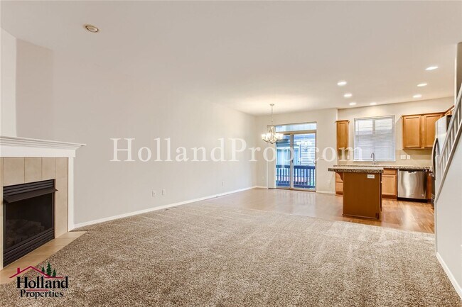 Building Photo - Fantastic Hillsboro Townhouse In Prime Loc...