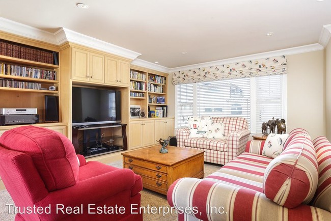 Building Photo - 4 br, 3.5 bath  - 3705 Ocean Drive
