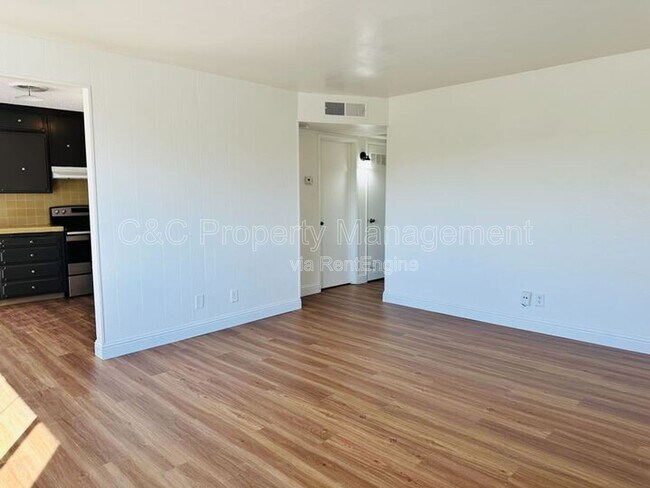 Foto del edificio - 1668 W Ashlan Ave