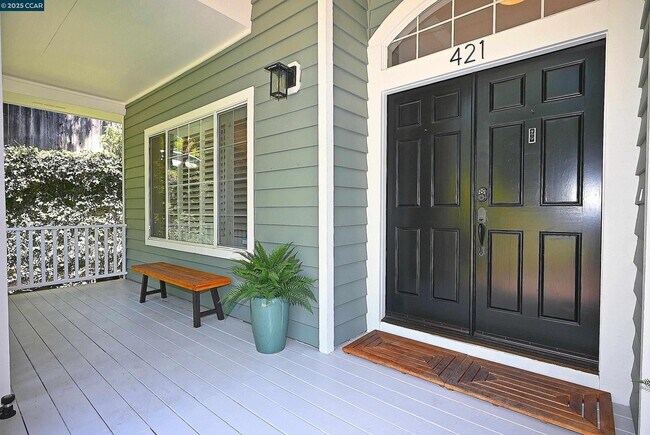 Foto del edificio - 421 Twin Oaks Ln