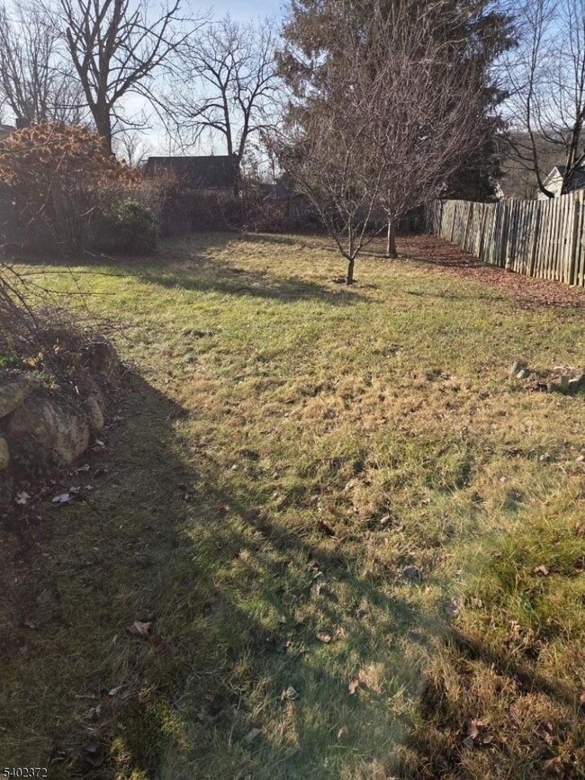 Building Photo - 150 Center St