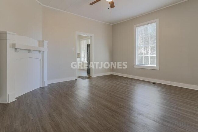 Building Photo - 1105 1st Ave