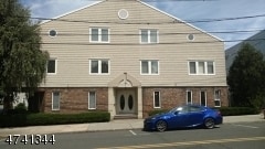 Building Photo - 176 Chestnut St