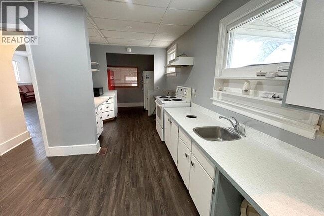 Building Photo - 483 East Street N