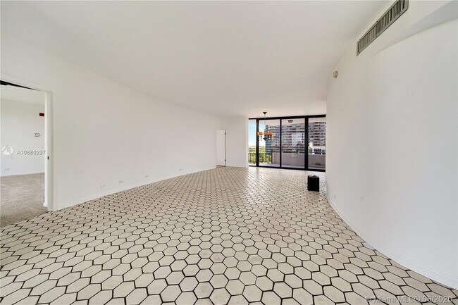 Building Photo - 720 NE 69th St