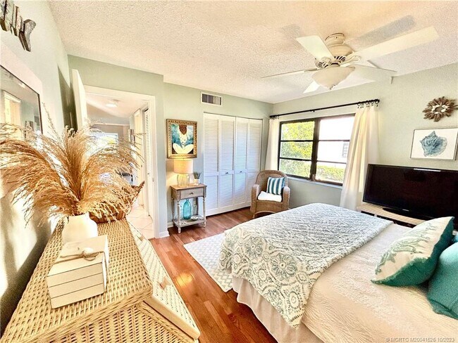 Building Photo - 333 Golfview Cir