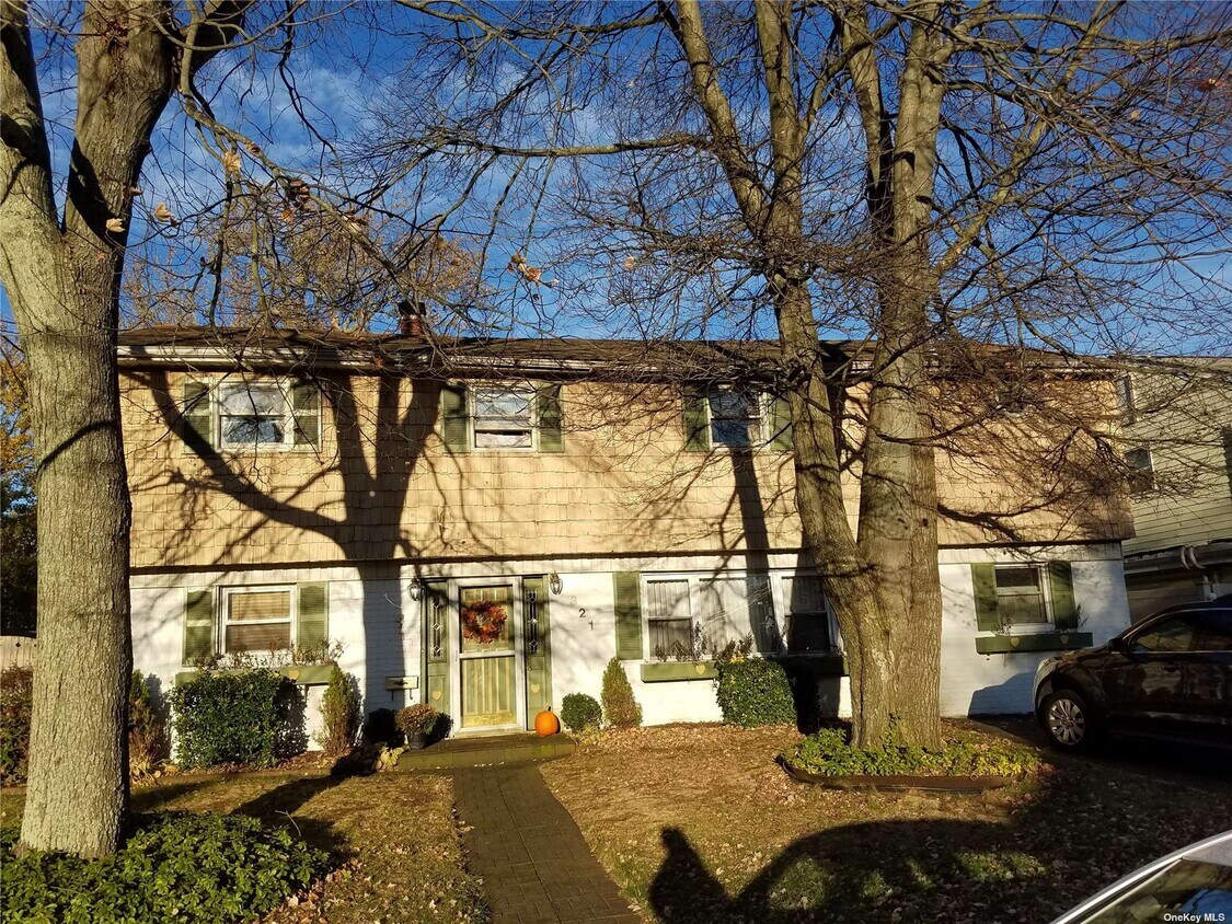 Primary Photo - 321 Woods Rd