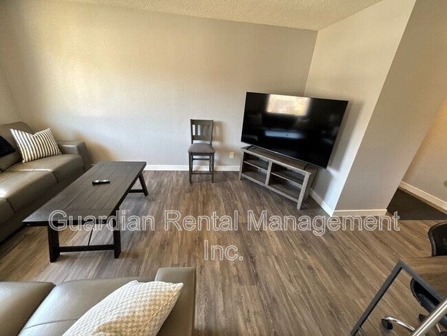 Building Photo - 117 Centennial Dr