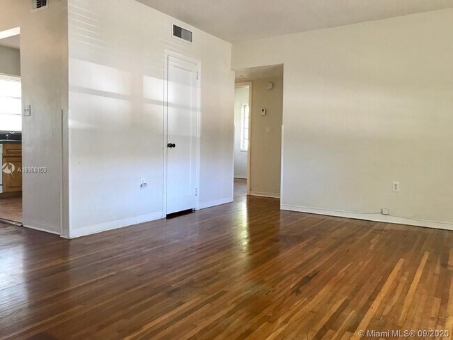 Building Photo - 7734 SW 55th Ave