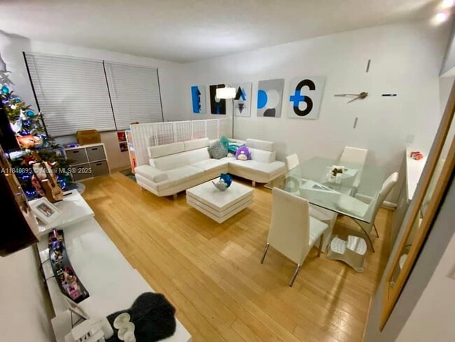 Building Photo - 540 Brickell Key Dr