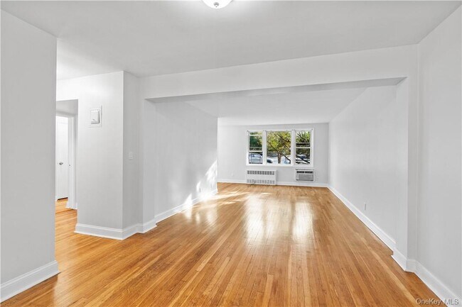 Foto del edificio - 700 Scarsdale Ave