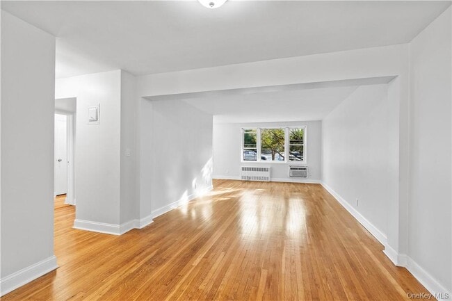 Foto del edificio - 700 Scarsdale Ave