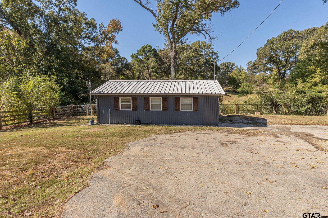 Primary Photo - 21045 FM Rd 16