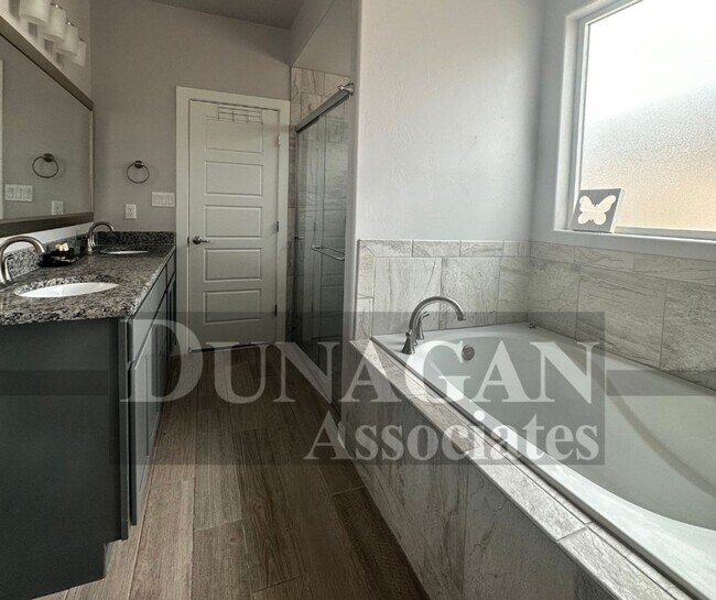 Foto del edificio - !!New construction home!! 3 Bedroom 2 Full...