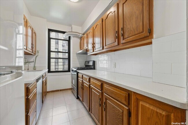 Foto del edificio - 98-41 64th Rd
