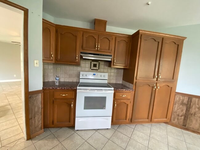 Kitchen - 905 Red Banks Rd North