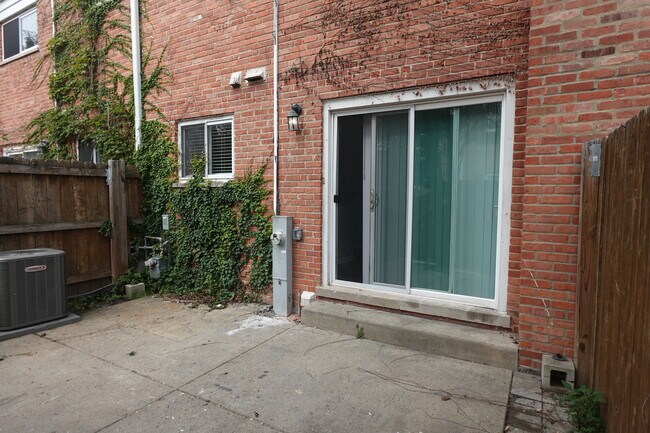 Building Photo - 1420 Shermer Rd