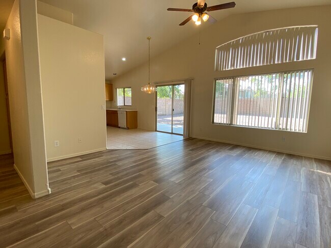 Foto del edificio - 763 W Canary Way