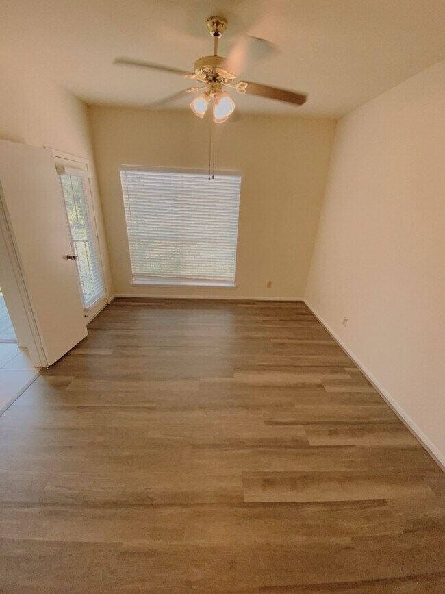 Building Photo - 6666 Harbor Town Dr