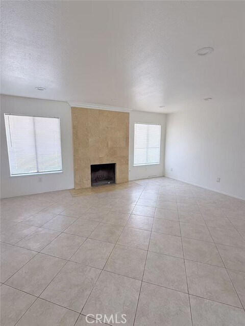 Foto del edificio - 1360 N Hacienda Dr
