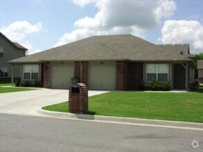 Building Photo - 954 Pebble Brook