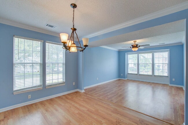 Building Photo - 100 N Pembroke Dr