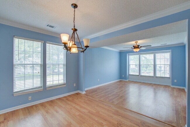 Foto del edificio - 100 N Pembroke Dr