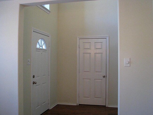 Building Photo - 7 Olde Rose Ct