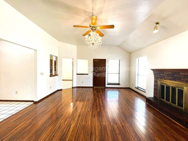 Foto del edificio - 5804 Republic Dr