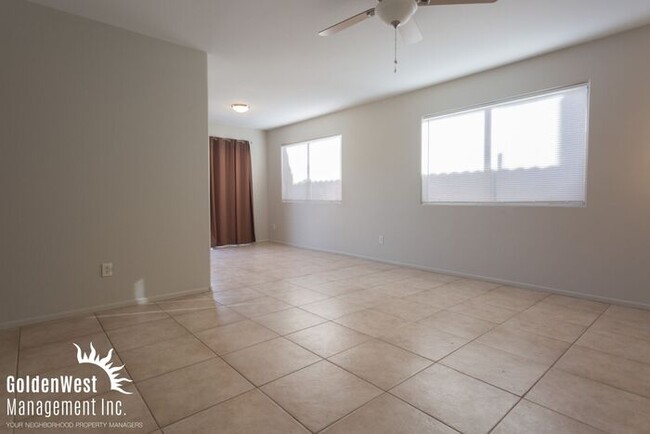 Foto del edificio - Charming 3Bdm 2Ba Home with a Private Yard...