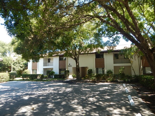 Building Photo - 1055 6th Ave