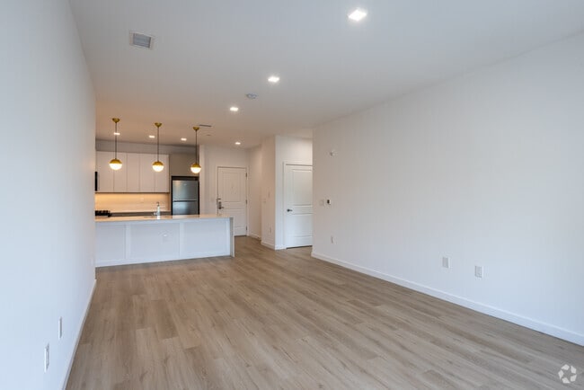2BR, 2BA - 1,207SF - 110 Washington