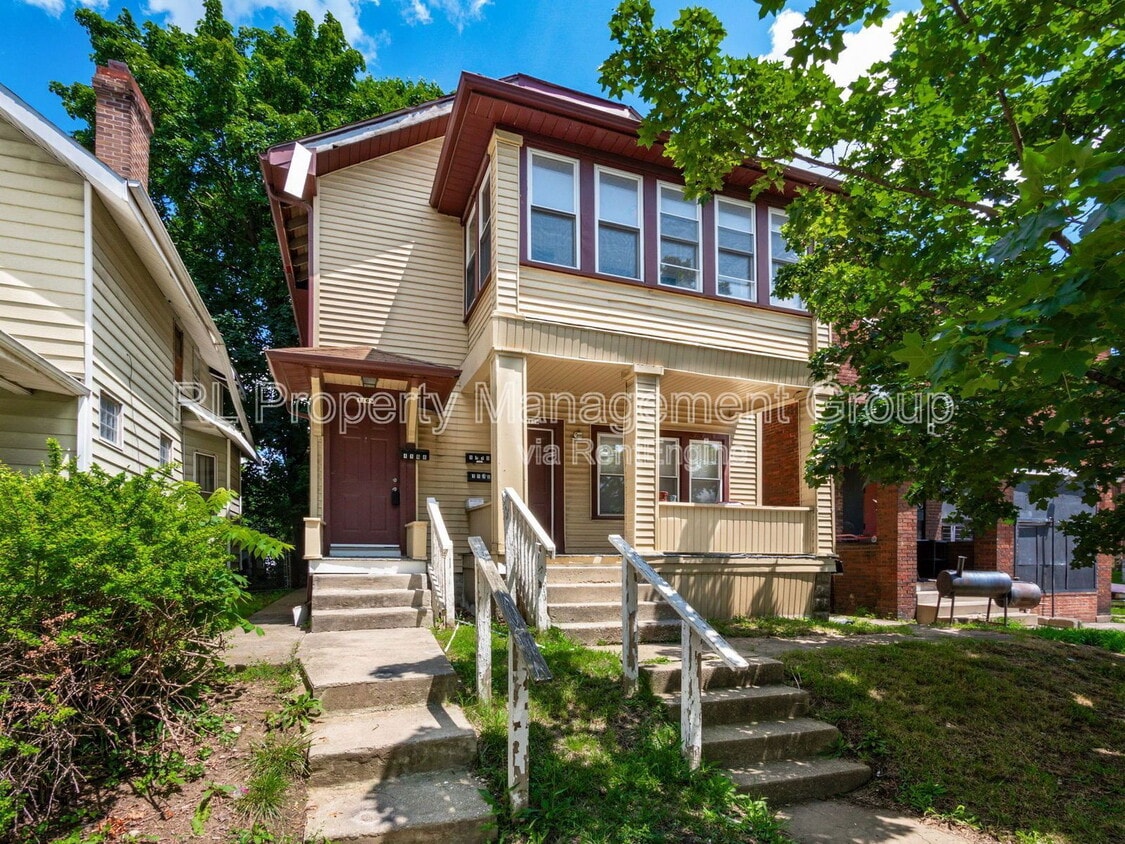 Primary Photo - 1168 E Whittier St