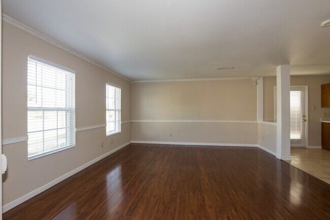 Foto del edificio - 831 Skywatch Ln